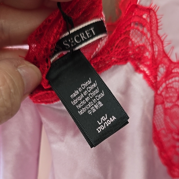 Elegant Red and Pink Lace Chemise - Picture 8 of 9